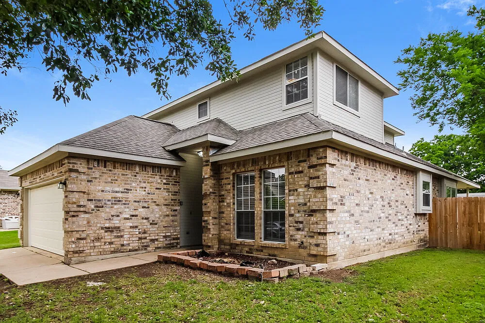 4 bed, 2.5 bath, 2022 sqft, $2,850 — Photo 4