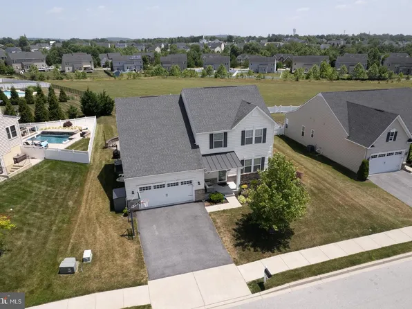 810 Amherst Ln, Westminster, MD 21158