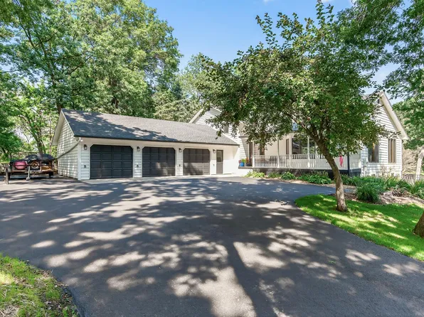 8727 Demontreville Trl N, Lake Elmo, MN 55042