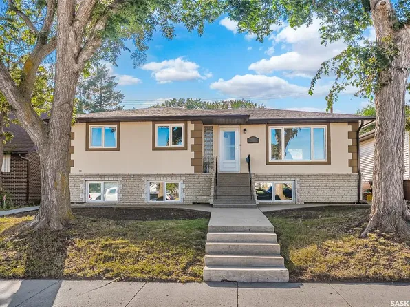 517 O AVENUE N, Saskatoon, SK S7L 2V4