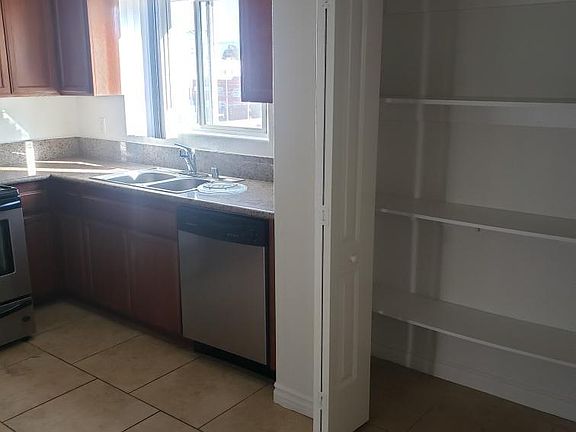 3rd image of 14116 Burbank Blvd Unit 203