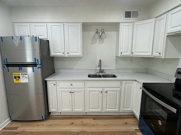 1353 Dauphin St #8 — Photo 9
