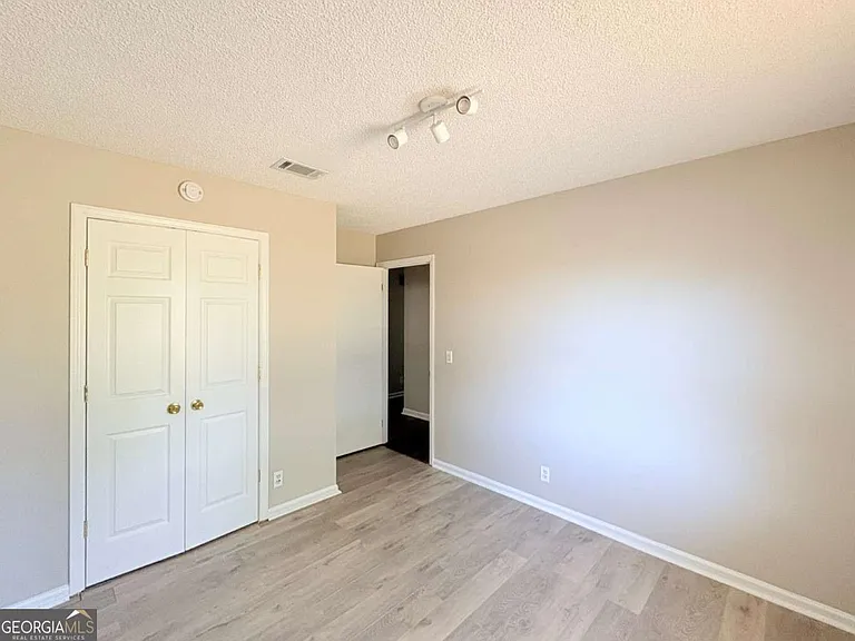 142 Woodvalley Ct — Photo 38