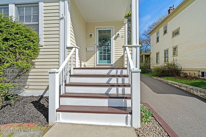 2nd image of 51 Brookline Avenue