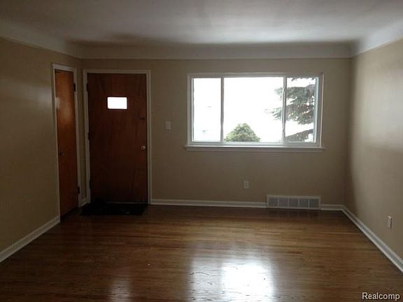 3rd image of 9954 Laurence Ave