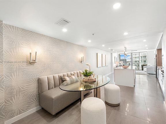 3rd image of 6620 Indian Creek Dr APT 614