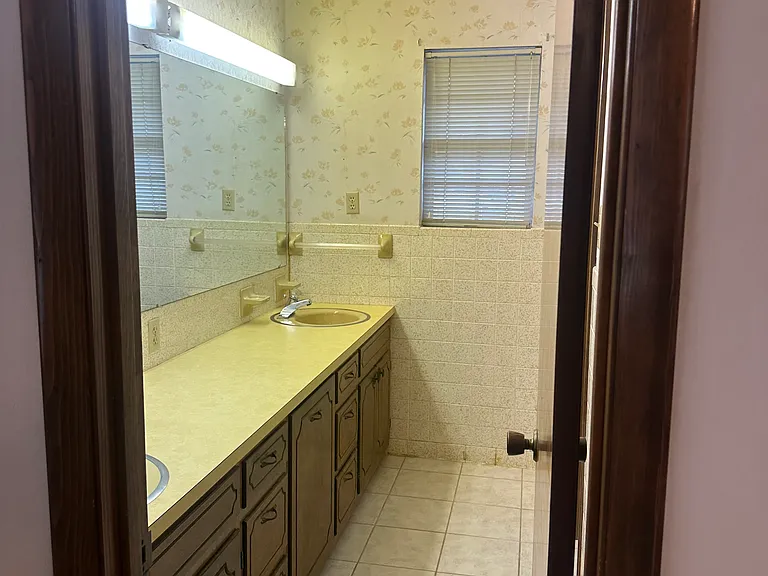 608 S Baridon St — Photo 16