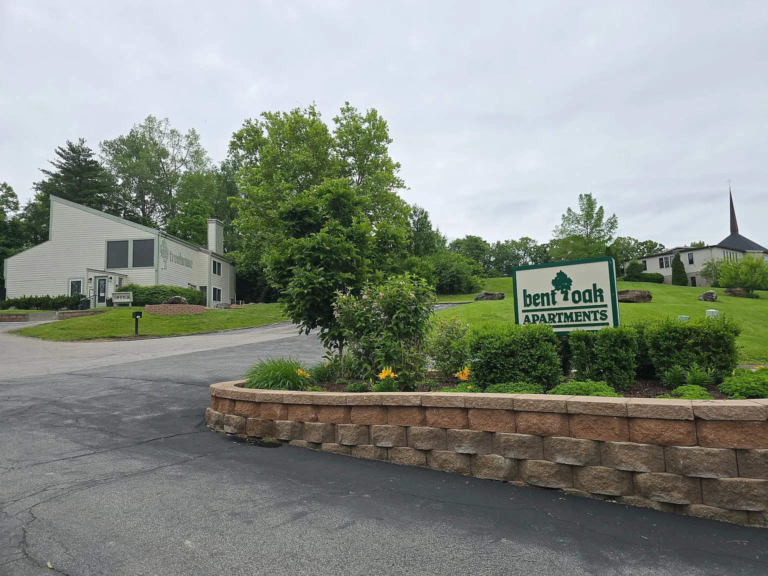 Bent Oak Apartments — Photo 1