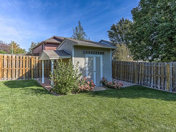 3rd image of 6834 Hill Crest Ln