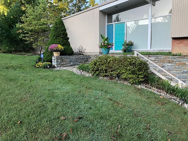 3 bed, 2.5 bath, 2043 sqft, $2,299 — Photo 3