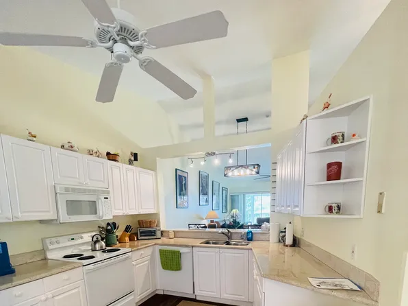 9060 Michael Cir Unit 12, Naples, FL 34113