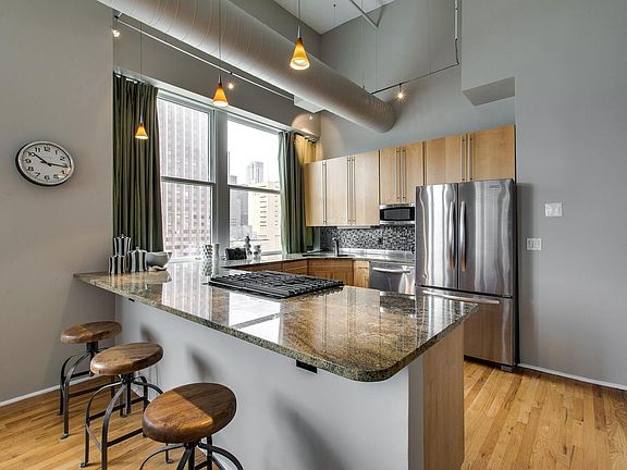 3rd image of 161 W Harrison St Unit 1201