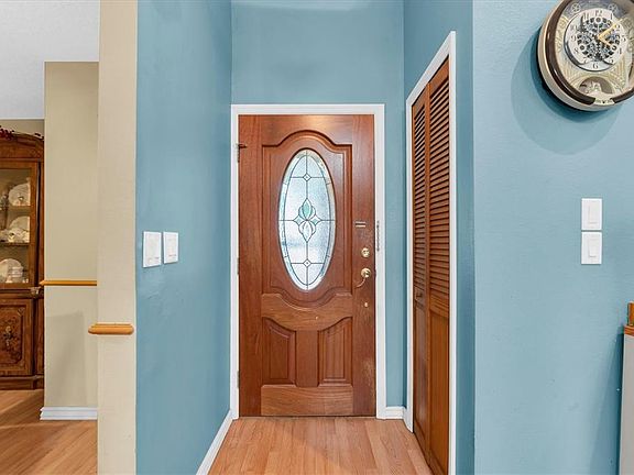 4th image of 10833 LIVINGSTON DRIVE