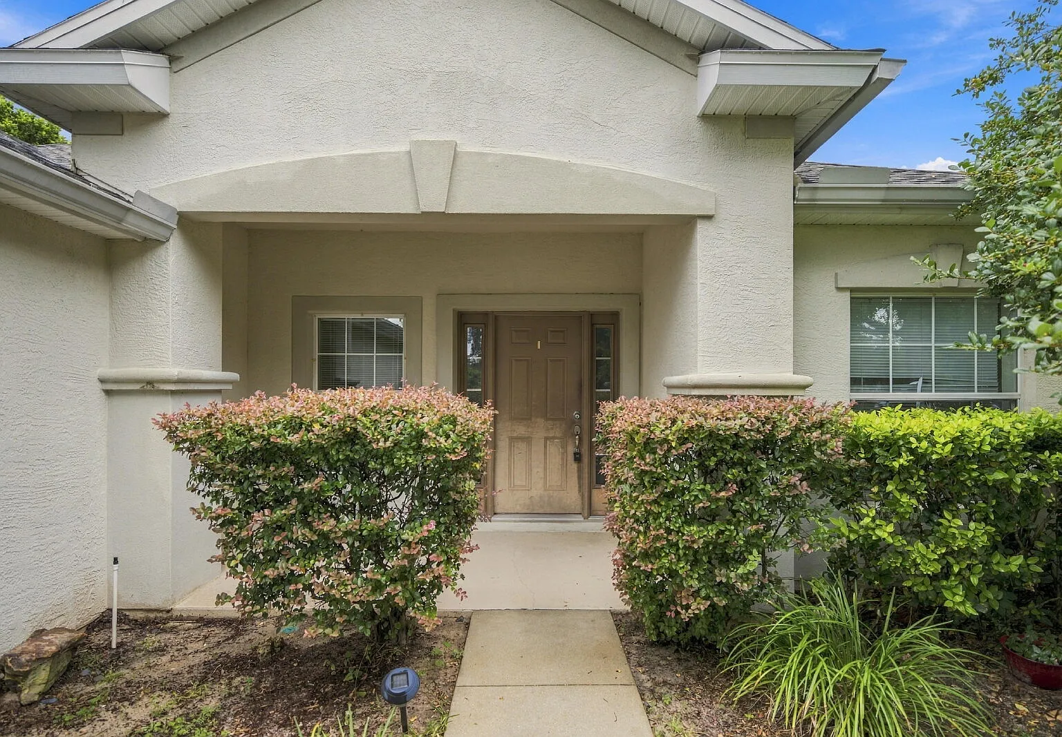 3 bed, 2.0 bath, 2185 sqft, $2,400 — Photo 2
