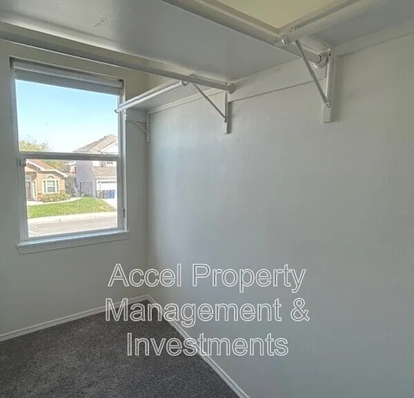 2325 N Peking St — Photo 11