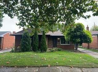 31134 Fairfield Dr, Warren, MI 48088