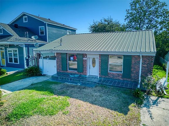 3rd image of 5915 Pauline Dr