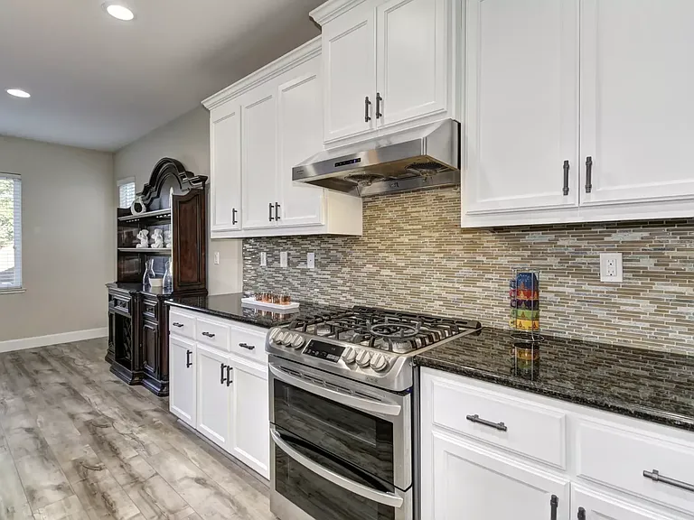 5654 Saratoga Cir — Photo 10