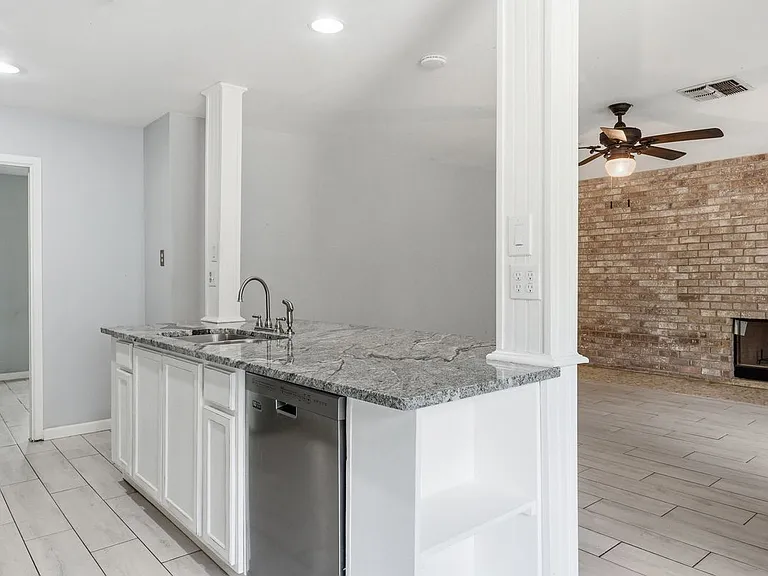 4049 Rooney Dr — Photo 10