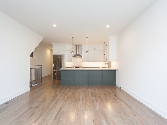 3rd image of 1511 W Erie St #1