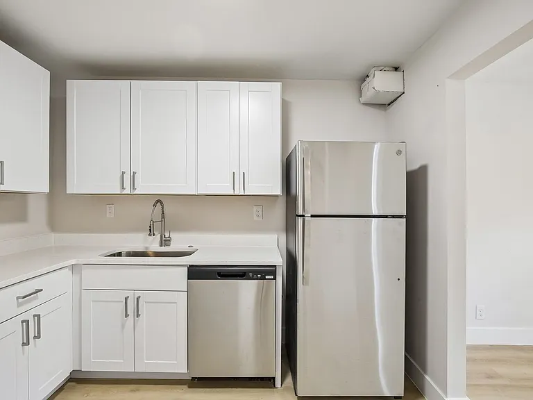 Chateau Apartments - Newly Renovated 1, 2 & 3-Bedrooms at 24th & Hillsboro Village — Photo 52