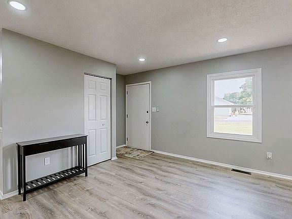 5th image of 101 Windmere Dr