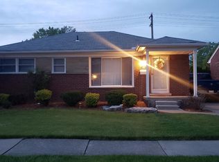 19921 Gaukler St, Saint Clair Shores, MI 48080