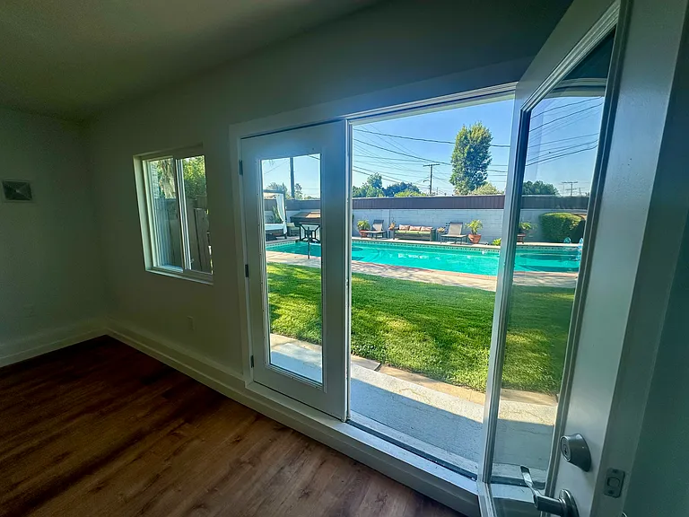8958 N Swinton Ave — Photo 28