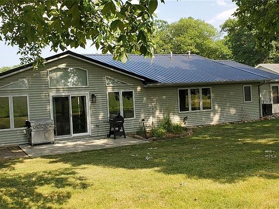3rd image of 121 Scott Dr