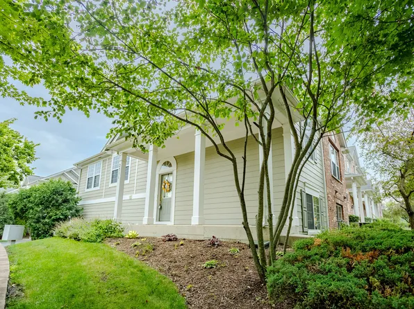 2511 Emily Ln, Elgin, IL 60124