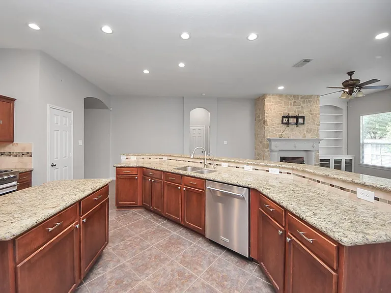 18403 Sierra Falls Ct — Photo 29