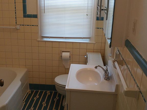 3rd image of 71 Jenny Ln