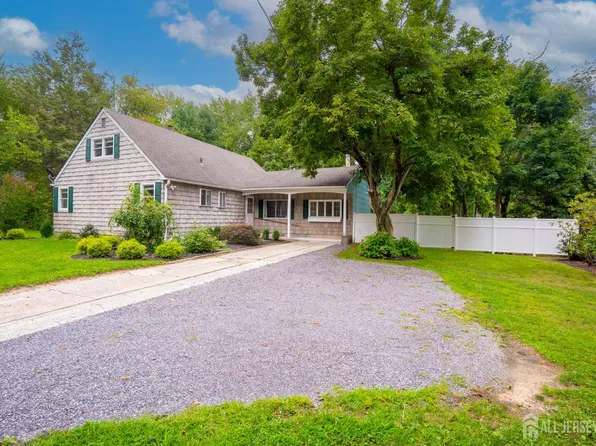11 Holland Ln, East Windsor, NJ 08512