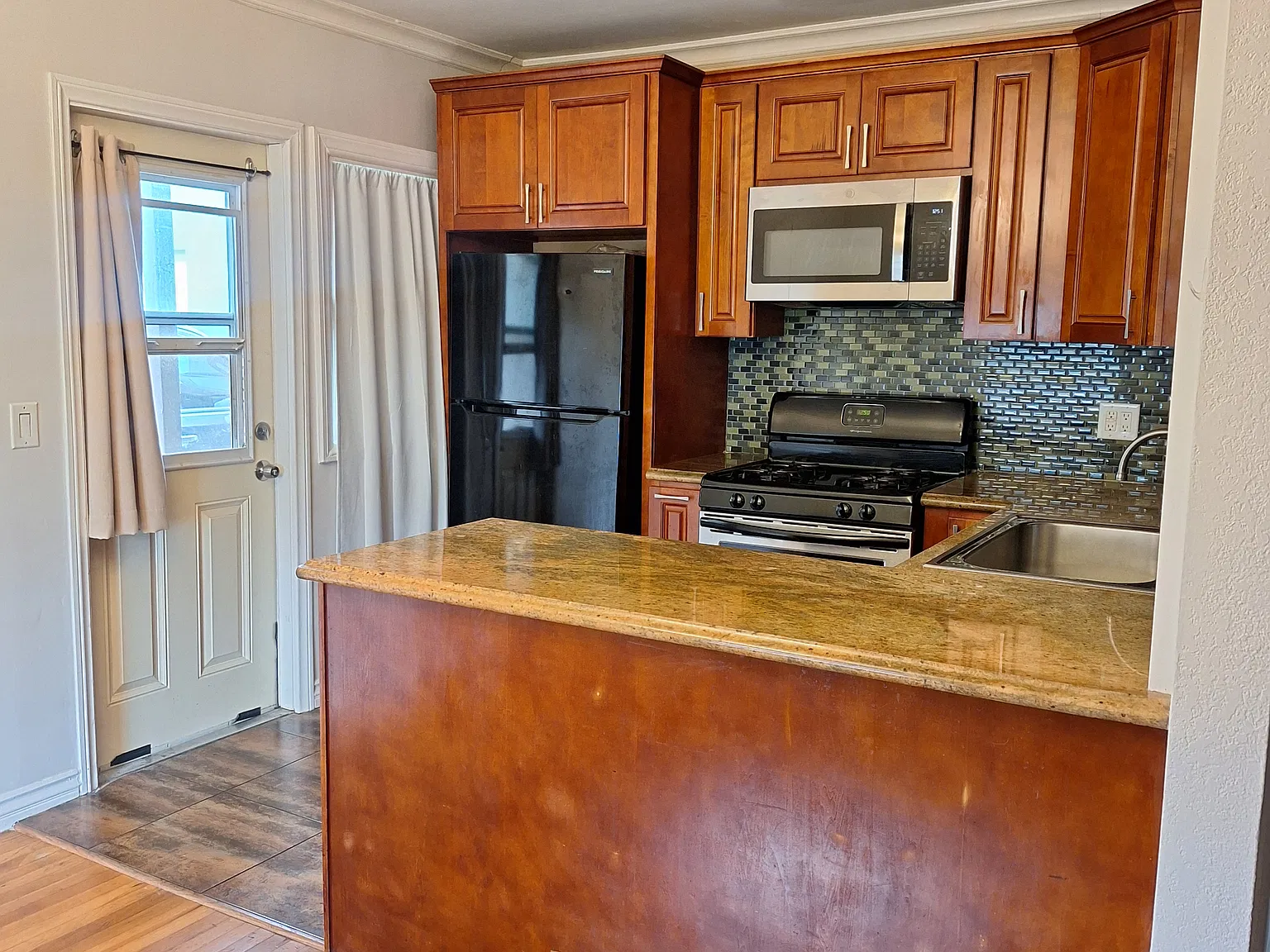 208 Esperanza Ave — Photo 4