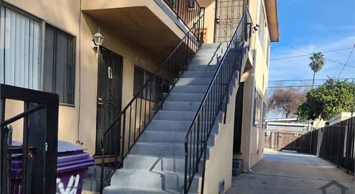 Building Photo - 3502 Santa Fe Ave #3