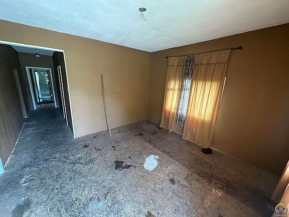 2nd image of 922 SE 12th St