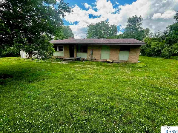 723 Valley View Rd, Saint Peter, MN 56082