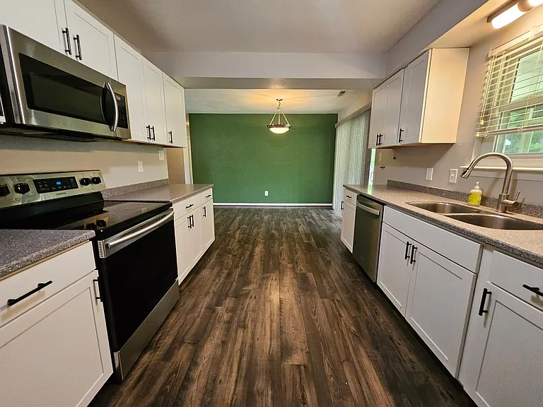 3413 Newport Dr — Photo 9