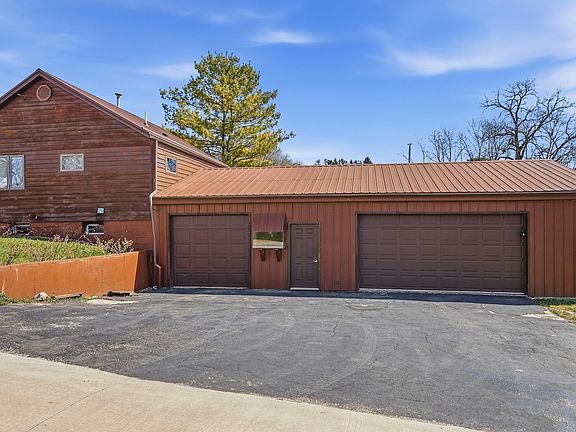 3rd image of 3940 Oneida Ave