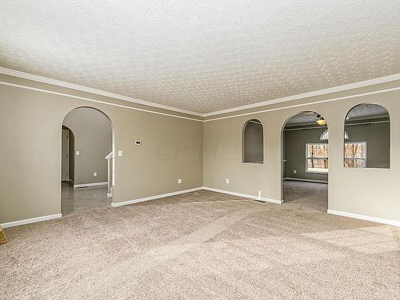 5th image of 57 Knights Bridge Dr W
