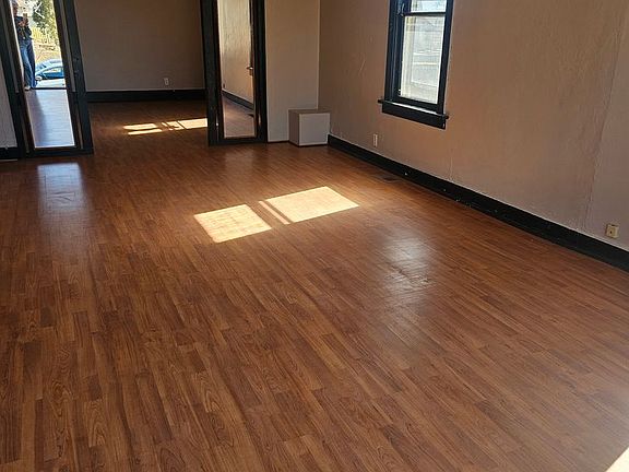 2nd image of 800 N Lake Ave