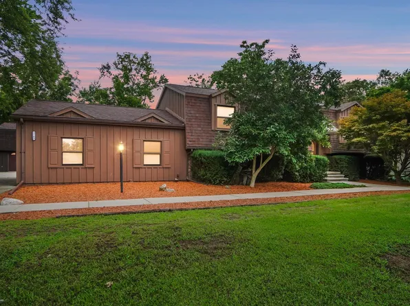 3165 N Grove Dr, Monroe, MI 48162