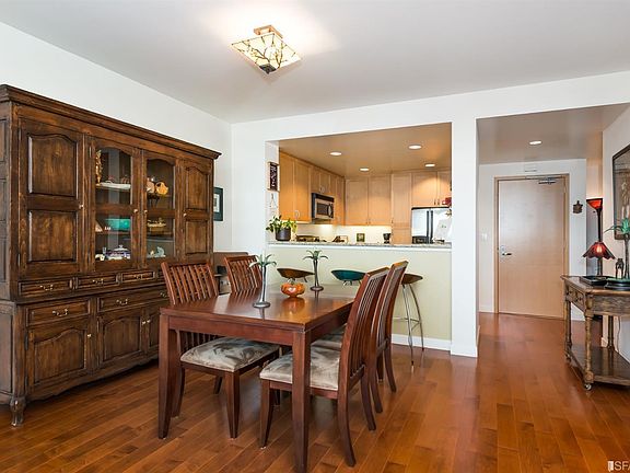 2nd image of 250 King St Unit 1002