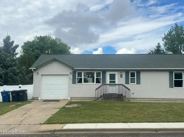 325 6th St SE, Dickinson, ND 58601