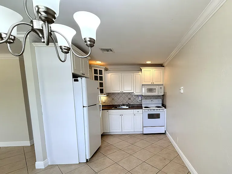 735 Hummingbird Way #202 — Photo 8