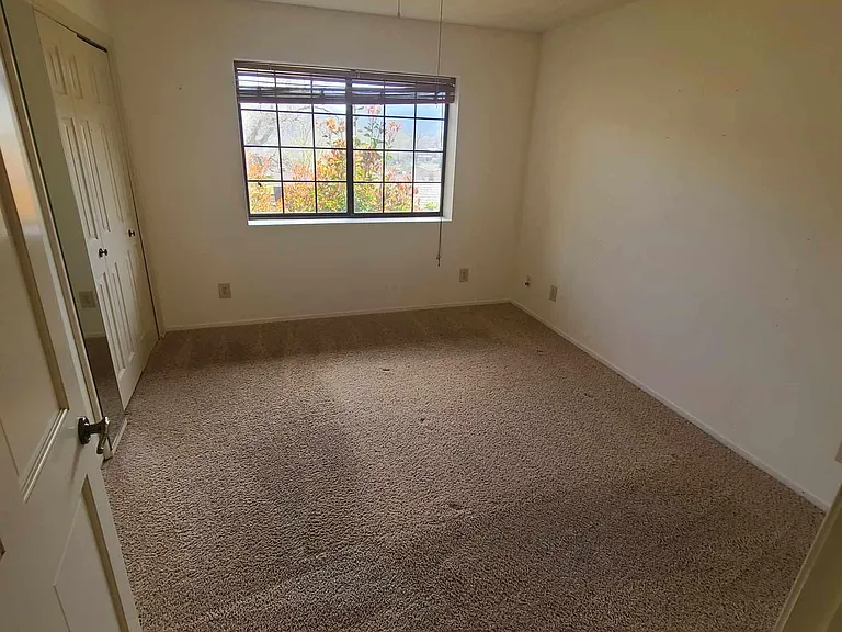 24451 Oaktree Ct — Photo 11