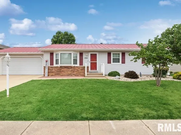 1316 Elm Ct, De Witt, IA 52742