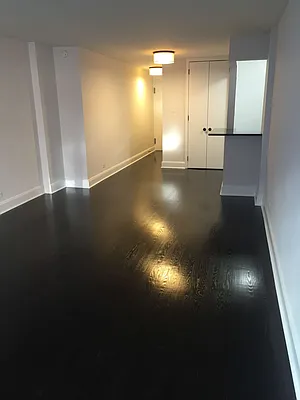 Rented by Metropolis Real Estate of Manhattan | media 10
