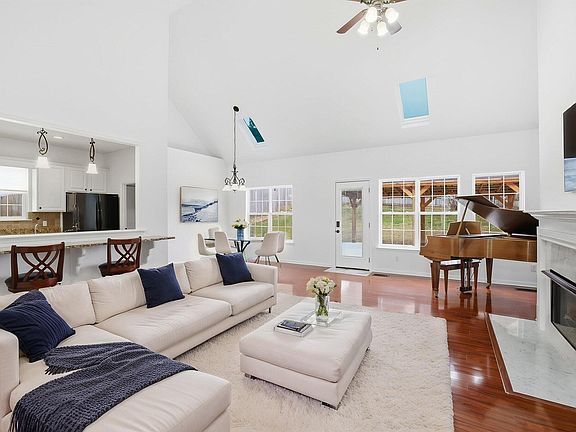 3rd image of 5643 Tucker Rd