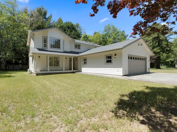 100 Autumn Cv, Crescent City, CA 95531